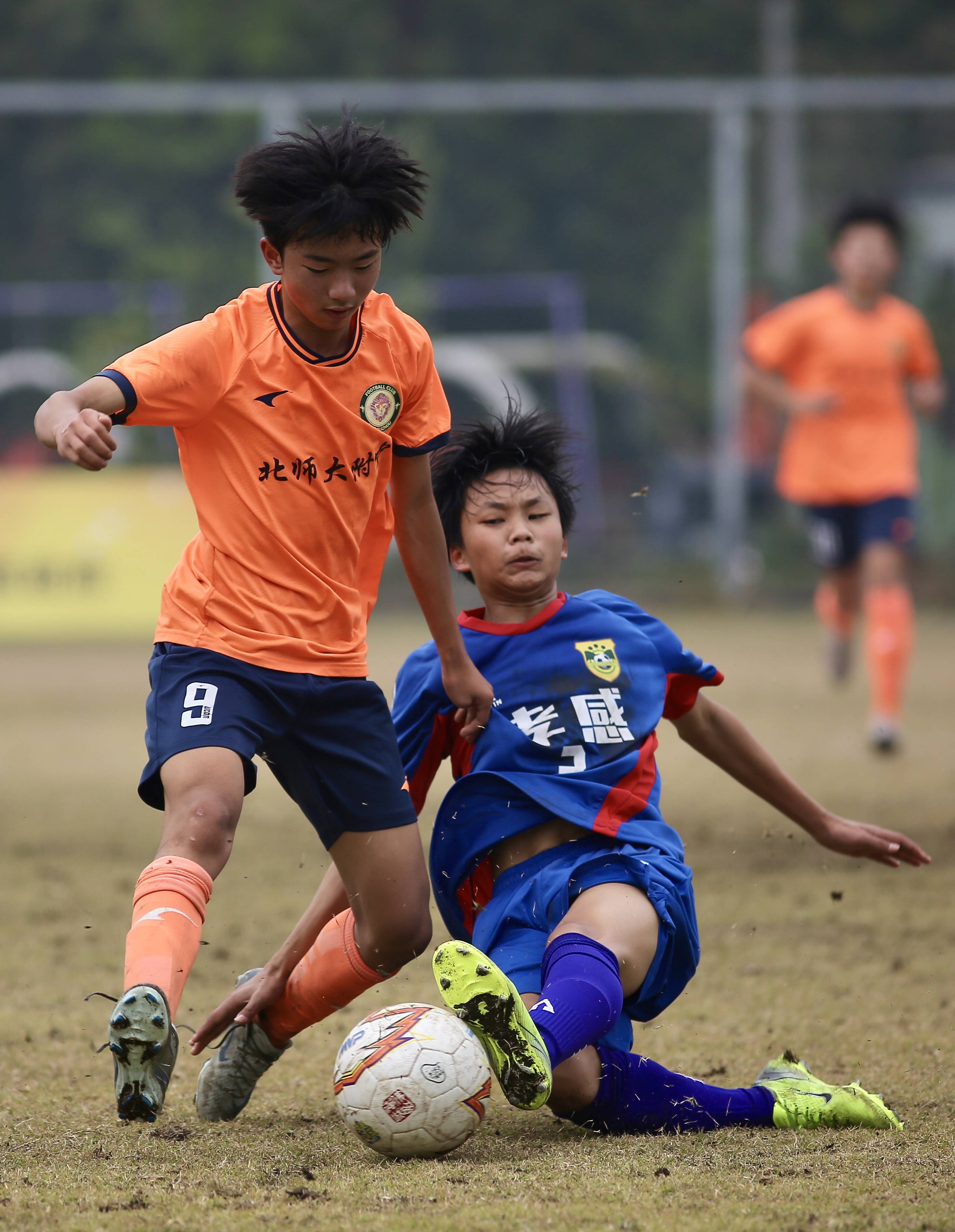 Dalian Xiao Wang loves to play football (Dalian Xiao Wang loves to play football Lukaku)
